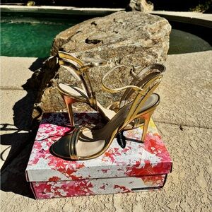 Chinese Laundry Lilliana gold heels lizard embossed size 9.5